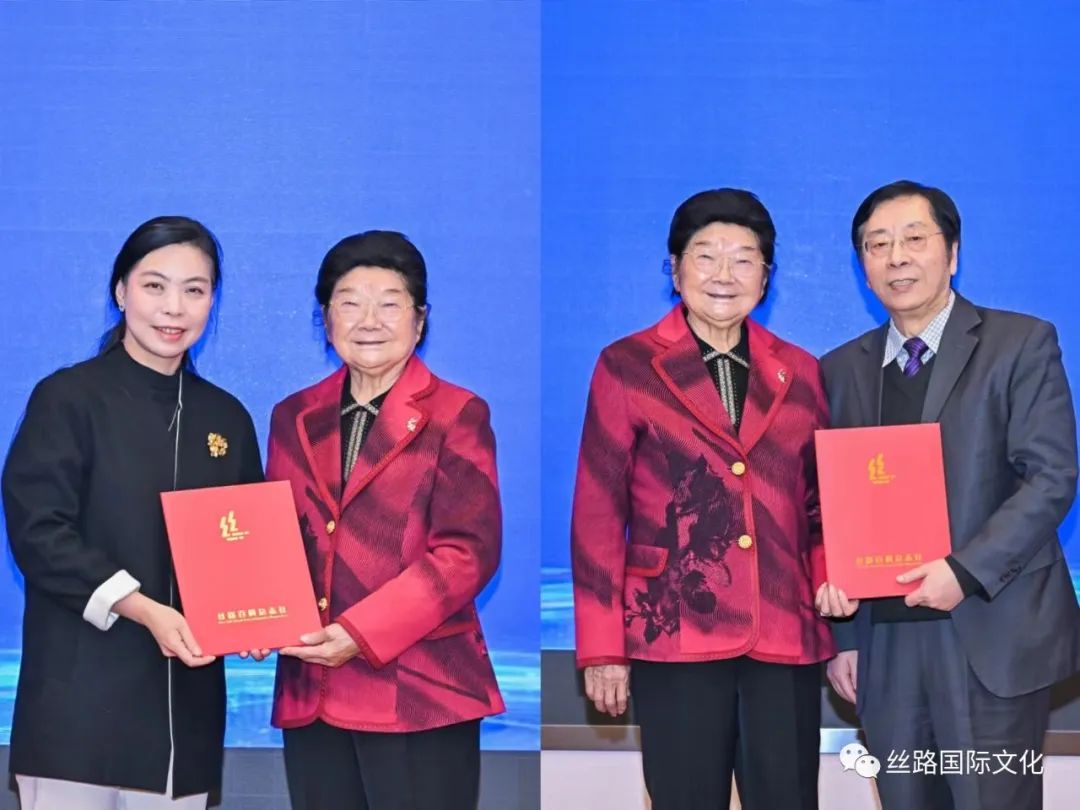 一带一路合影 双人.jpg