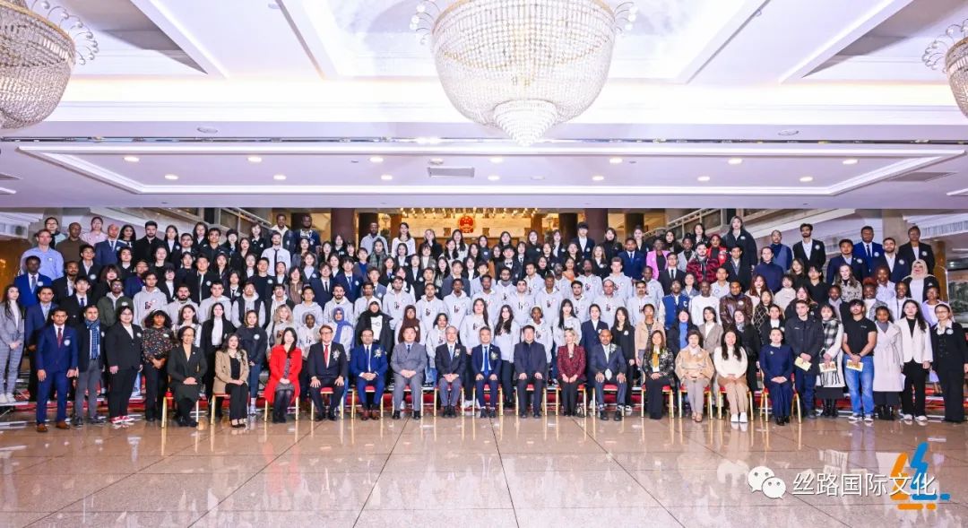 丝路大讲堂结尾合影.jpg