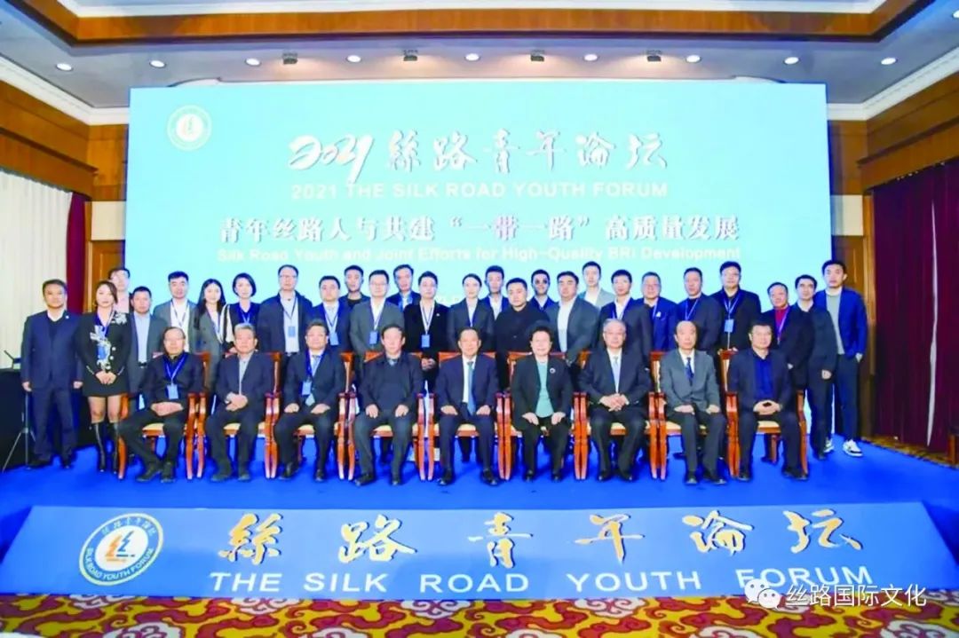 丝路青年论坛嘉宾合影.jpg