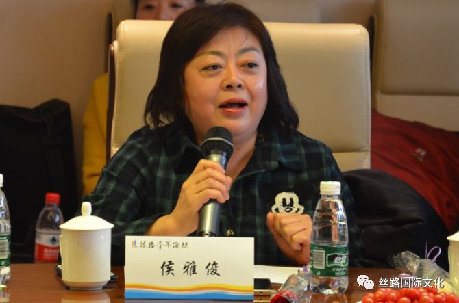候雅俊.jpg