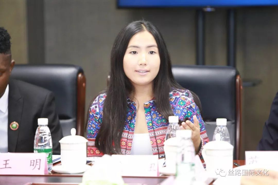 一带一路倡议青年金妞.jpg