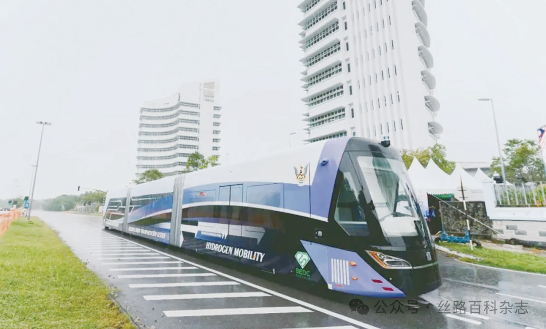 全球首辆氢能源智轨电车.png