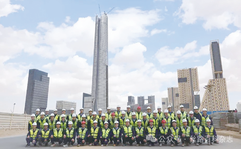 中建青年工程师团队在埃及新首都CBD项目合影.png