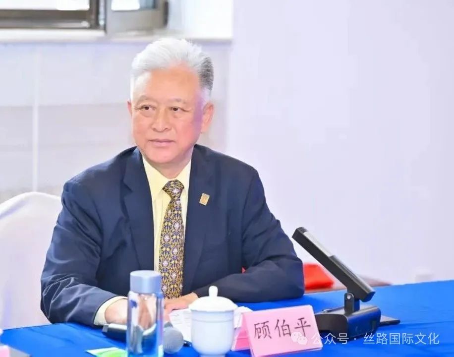 顾伯平主持.jpg