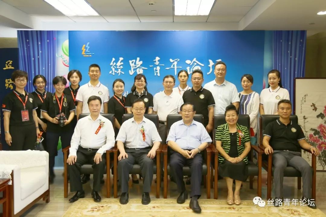 万钢莅临丝路青年论坛1.jpg