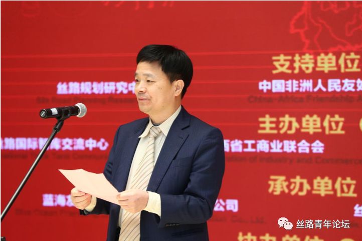 电瓷成就展洪跃平.jpg