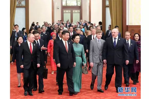 习近平为出席“一带一路”国际合作高峰论坛的外方代表团团长及嘉宾 举行欢迎宴会和文艺演出.jpg