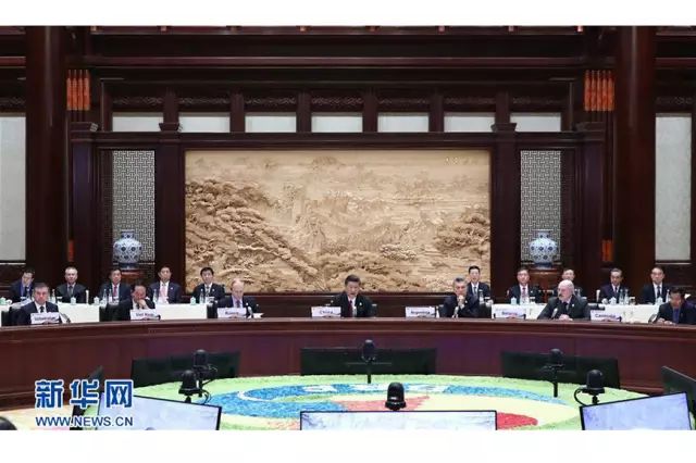 习近平主持会议并致辞.jpg