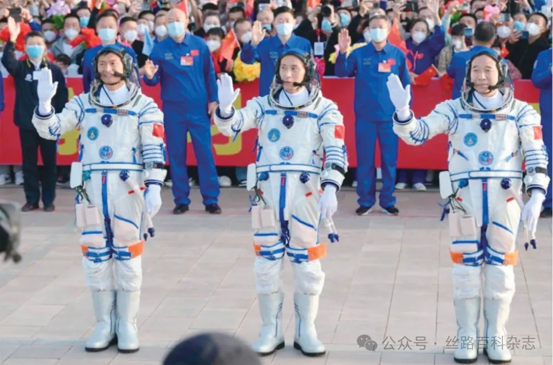 航天员.webp.jpg
